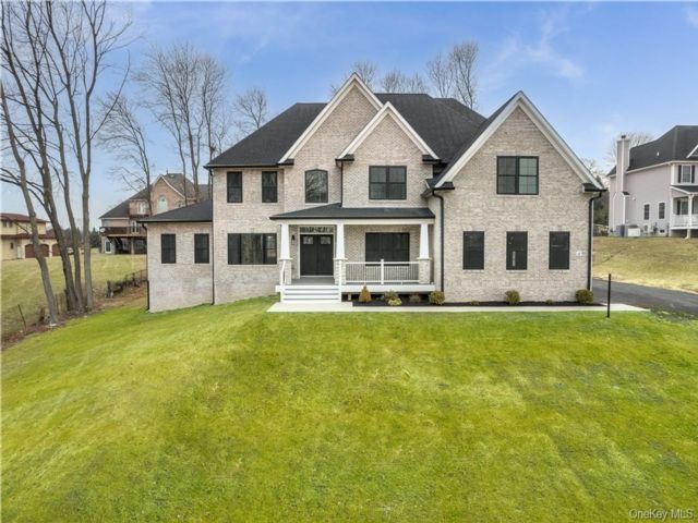  4 BR,  4.00 BTH &nbsp;Colonial style home in Poughkeepsie