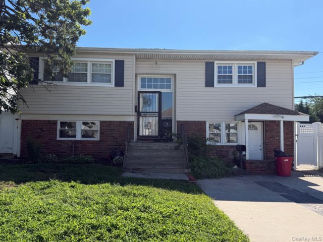  3 BR,  1.00 BTH &nbsp;Hi ranch style home in Island Park