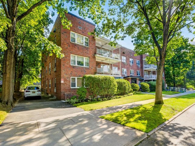  2 BR,  2.00 BTH &nbsp;Other style home in Great Neck