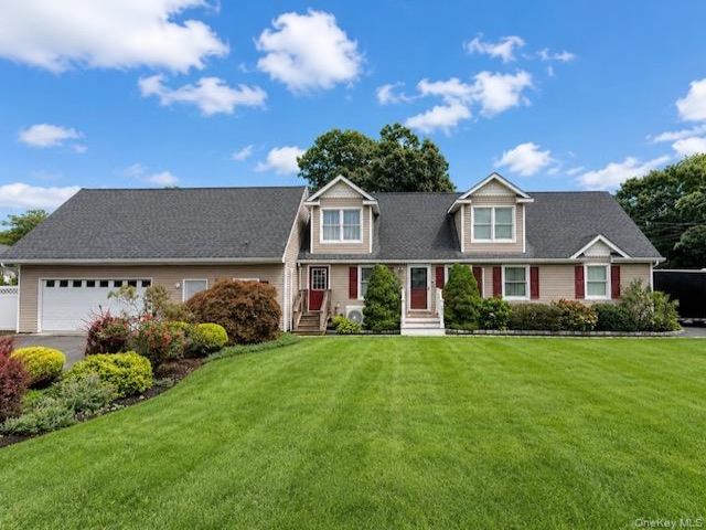  3 BR,  4.00 BTH &nbsp;Exp cape style home in Shirley