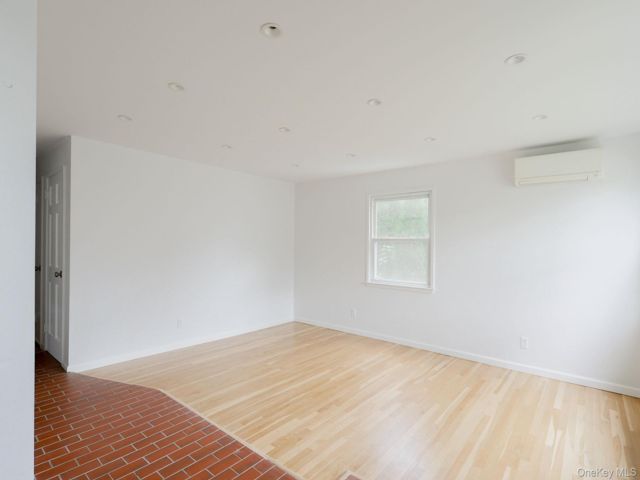 [PHOTO]