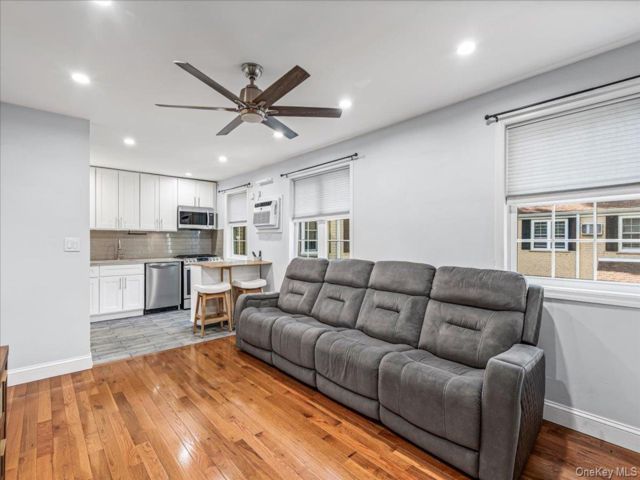 [PHOTO]