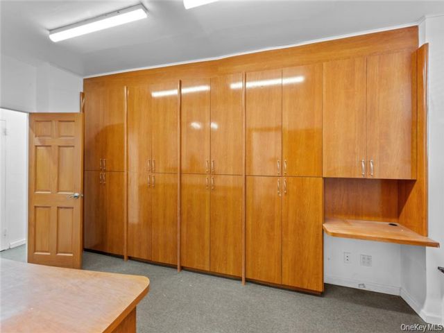 Studio,  0.00 BTH &nbsp;Commercial style home in Flushing