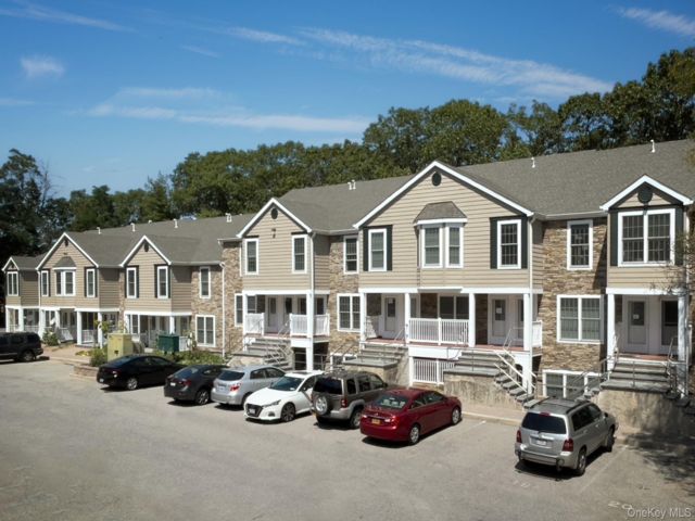 Studio,  1.00 BTH &nbsp;Includes legal  style home in Nesconset