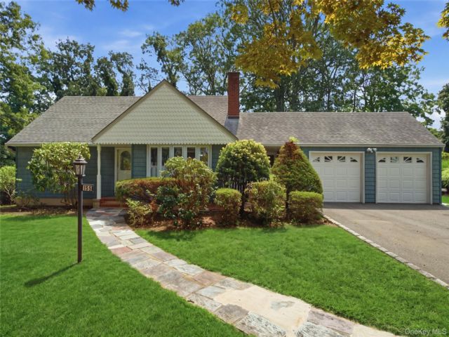  4 BR,  2.00 BTH &nbsp;Cape cod style home in Centerport