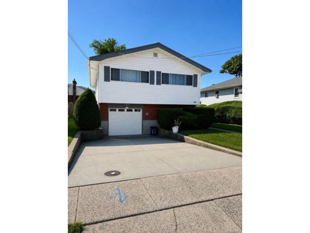 [Westbury Real Estate, listing number 7332613]