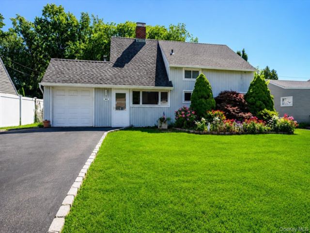 [Wantagh Real Estate, listing number 7332615]