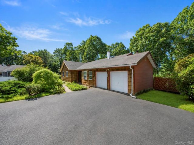 [Manorville Real Estate, listing number 7332672]
