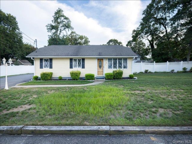 [Holbrook Real Estate, listing number 7332696]