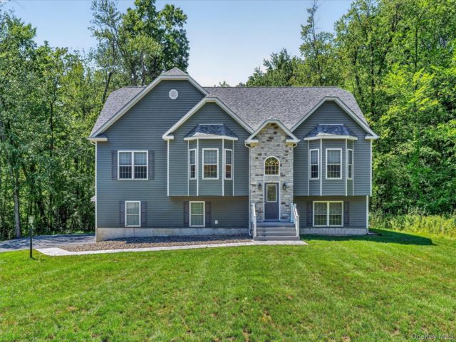  4 BR,  3.00 BTH &nbsp;Hi ranch style home in Washingtonville