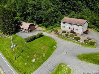 Studio,  0.00 BTH &nbsp;Commercial style home in Jeffersonville