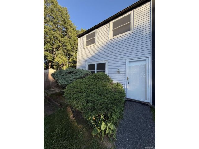  3 BR,  2.00 BTH &nbsp;Condo style home in Calverton