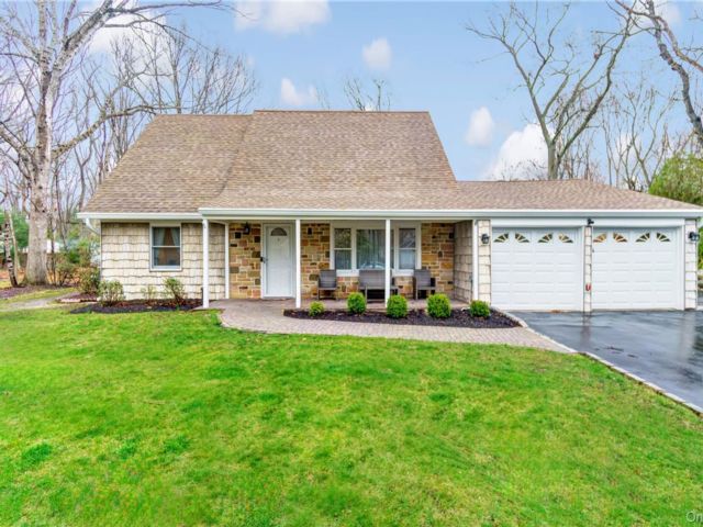  4 BR,  2.00 BTH &nbsp;Cape cod style home in Stony Brook