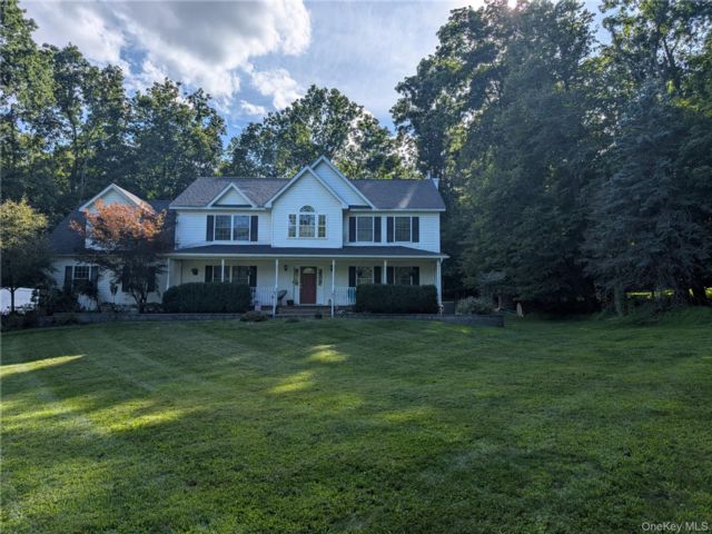  4 BR,  3.00 BTH &nbsp;Colonial style home in Westtown