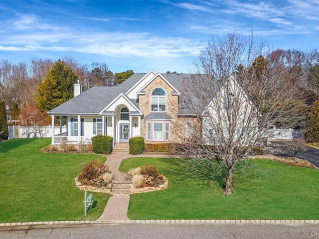  5 BR,  4.00 BTH &nbsp;Post modern style home in Shoreham