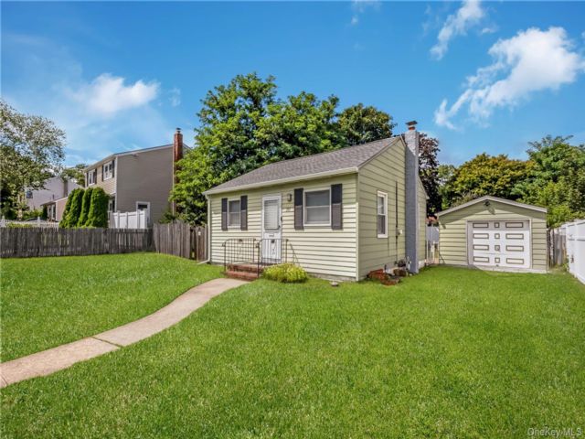 [West Babylon Real Estate, listing number 7332976]