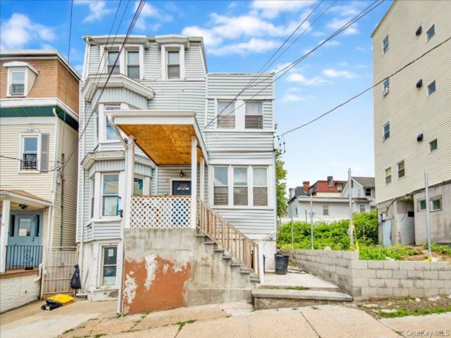  1 BR,  1.00 BTH &nbsp;Colonial style home in Yonkers