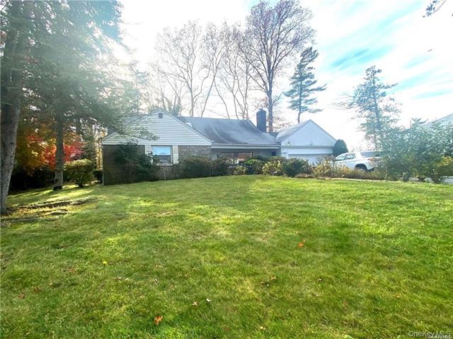  5 BR,  4.00 BTH &nbsp;Exp ranch style home in Great Neck