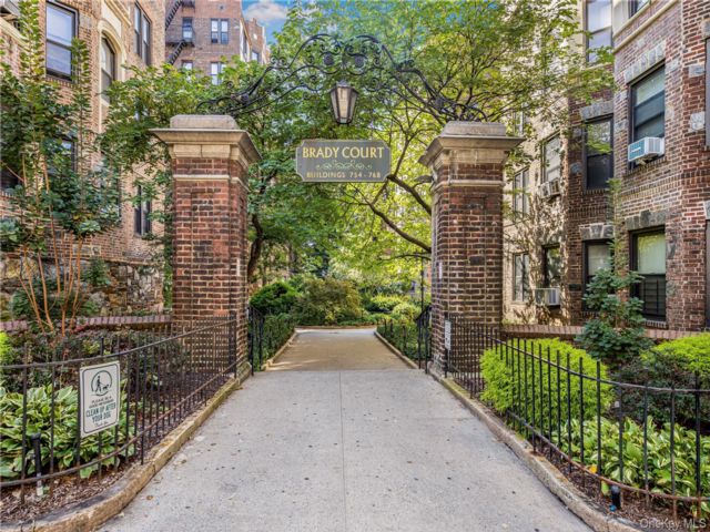 [Parkchester Real Estate, listing number 7333026]