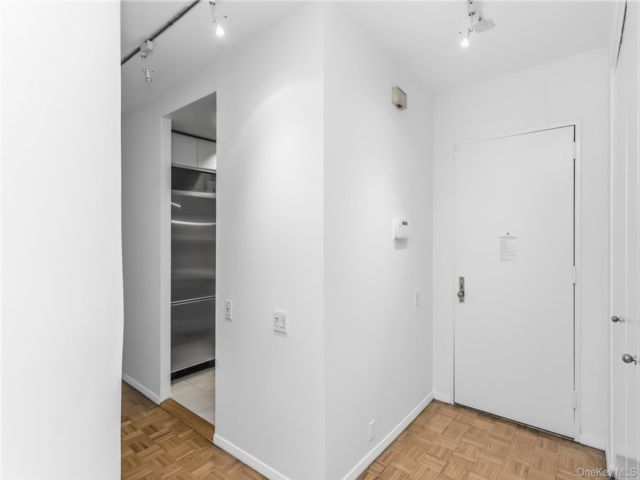  1 BR,  1.00 BTH &nbsp;High rise style home in New York (manhattan)