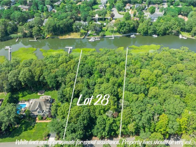 Lot <b>Size:</b>  &nbsp;House style home in East Moriches