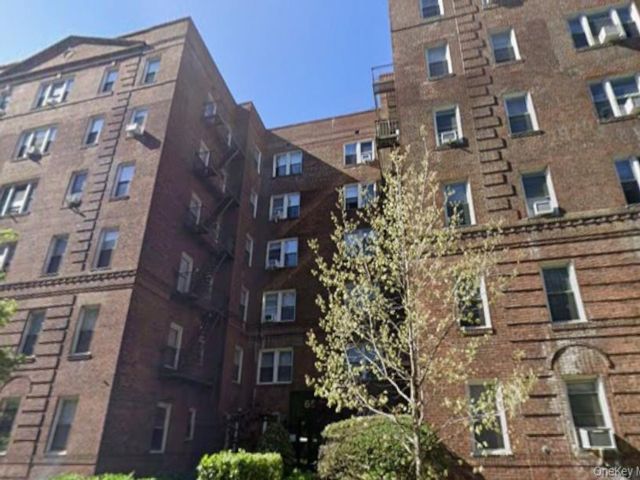  1 BR,  1.00 BTH &nbsp;Other style home in Rego Park