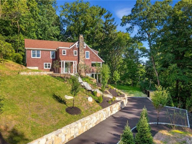  4 BR,  3.00 BTH &nbsp;Colonial style home in Croton-on-hudson