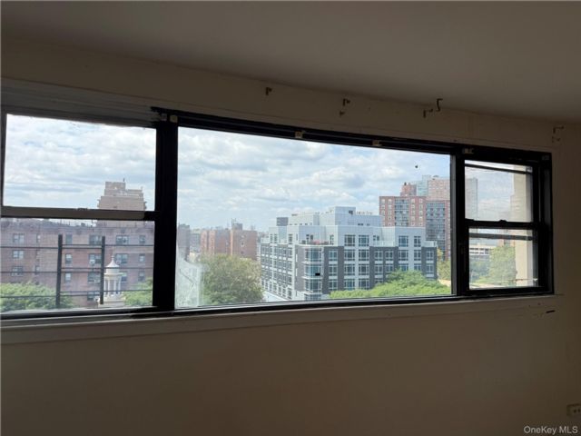  2 BR,  2.00 BTH &nbsp;Mid rise style home in Rego Park