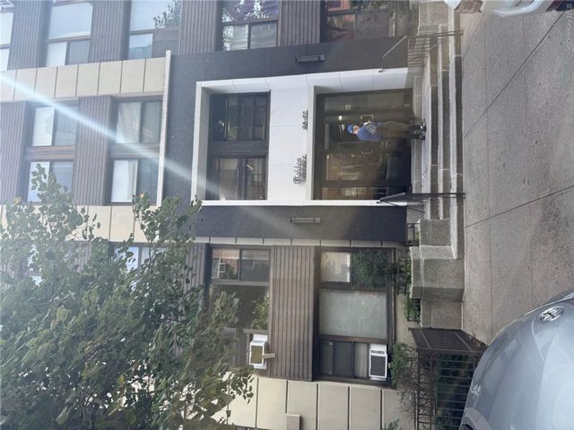 [PHOTO]