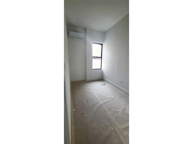 [PHOTO]