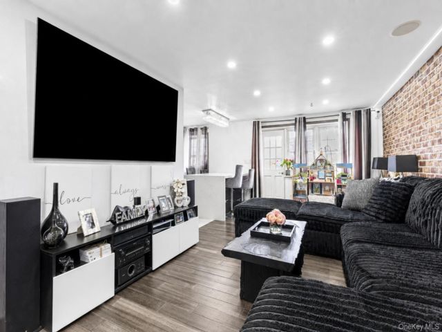 [Howard Beach Real Estate, listing number 7333261]