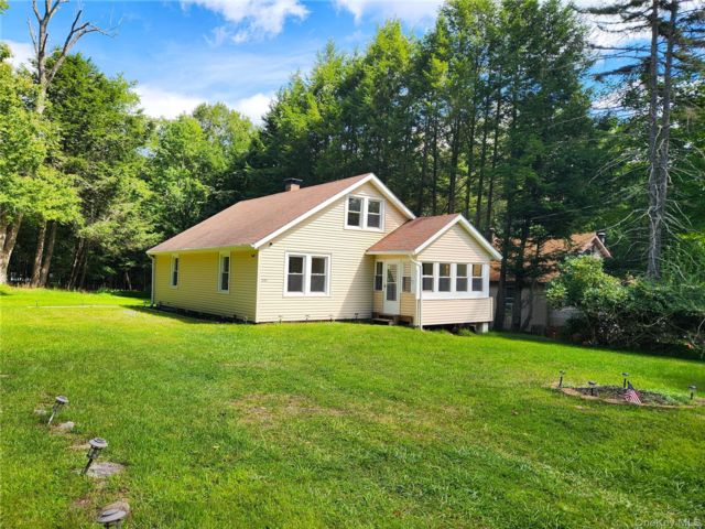  4 BR,  1.00 BTH &nbsp;Cape cod style home in Smallwood