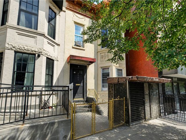  5 BR,  3.00 BTH &nbsp;House style home in Flatbush