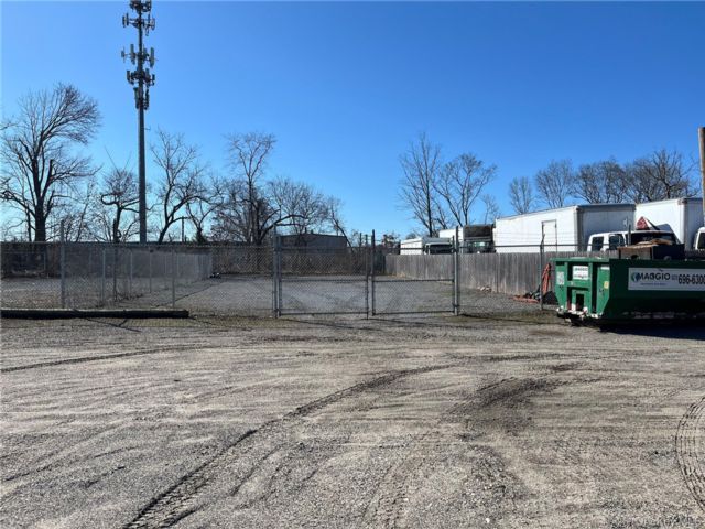 Studio,  0.00 BTH &nbsp;Commercial style home in Center Moriches