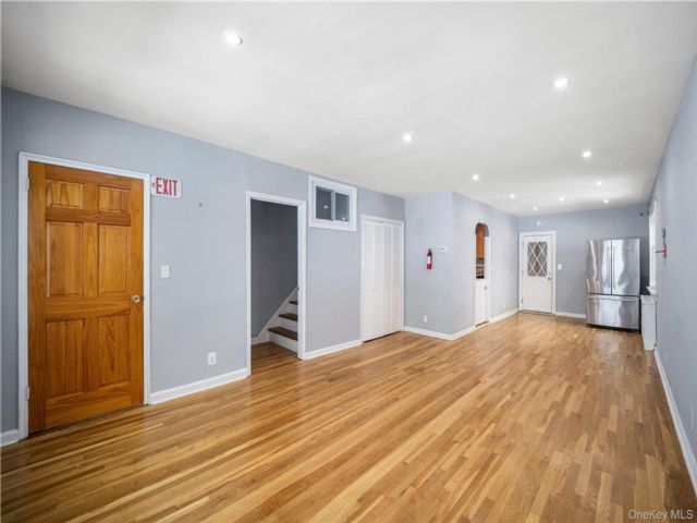  3 BR,  2.00 BTH &nbsp;Contemporary style home in Wakefield