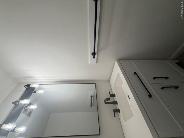 [PHOTO]