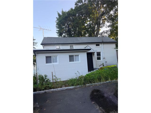 3 BR,  2.00 BTH &nbsp;Cape cod style home in Glen Cove