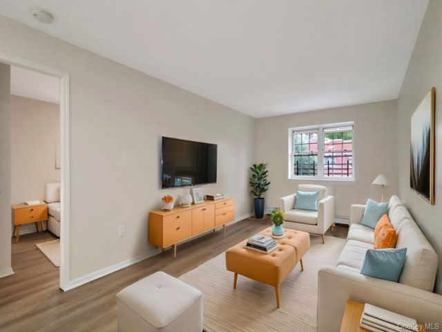  3 BR,  2.00 BTH &nbsp;High rise style home in Morrisania