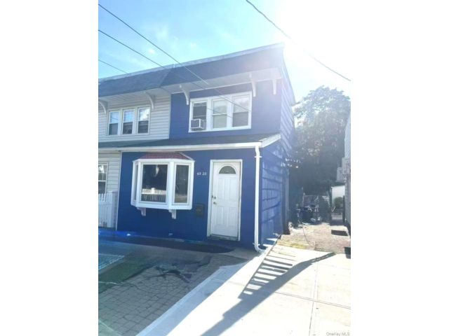  4 BR,  2.00 BTH &nbsp;Colonial style home in Little Neck