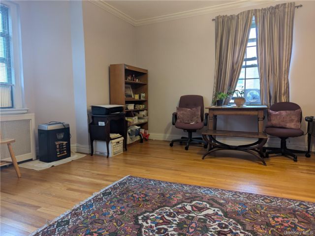  1 BR,  1.00 BTH &nbsp;Mid rise style home in Scarsdale