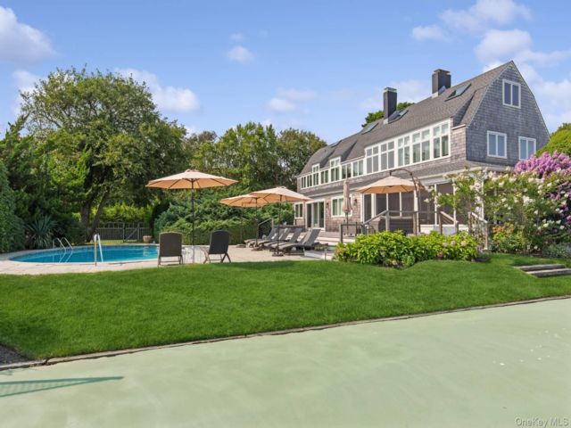  5 BR,  7.00 BTH &nbsp;Estate style home in Westhampton Beach