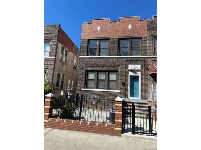 3 BR,  1.00 BTH &nbsp;Includes legal  style home in Brownsville