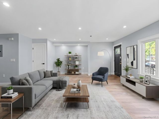 [Rosedale Real Estate, listing number 7333491]
