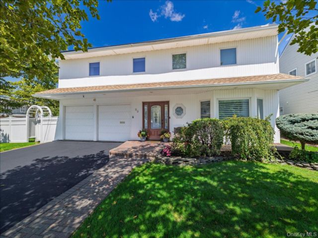  4 BR,  3.00 BTH &nbsp;Splanch style home in Oceanside