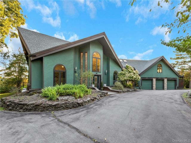  6 BR,  8.00 BTH &nbsp;Contemporary style home in Chester