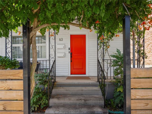  2 BR,  1.00 BTH &nbsp;Colonial style home in Tarrytown
