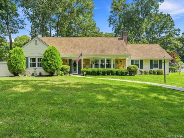  5 BR,  3.00 BTH &nbsp;Ranch style home in Stony Brook