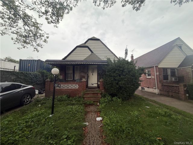  2 BR,  2.00 BTH &nbsp;Ranch style home in Cambria Heights