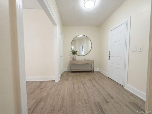  2 BR,  1.00 BTH &nbsp;Foursquare style home in Yonkers