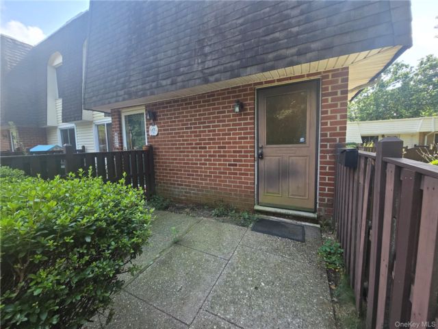  2 BR,  1.00 BTH &nbsp;Condo style home in Port Jefferson